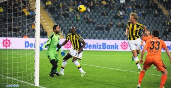 Fenerbahçe Başakşehir'i 2-0 ile geçti