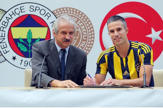 Robin van Persie İmzayı Attı